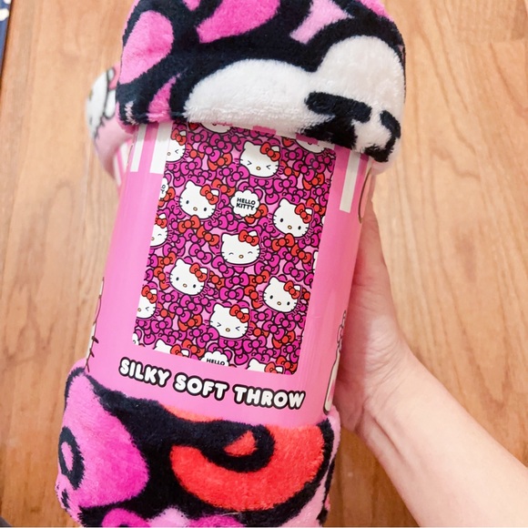 2x Hello Kitty Face More Bows Please Plush Silk Touch Throw Blanket 46" x 60" - Picture 2 of 10